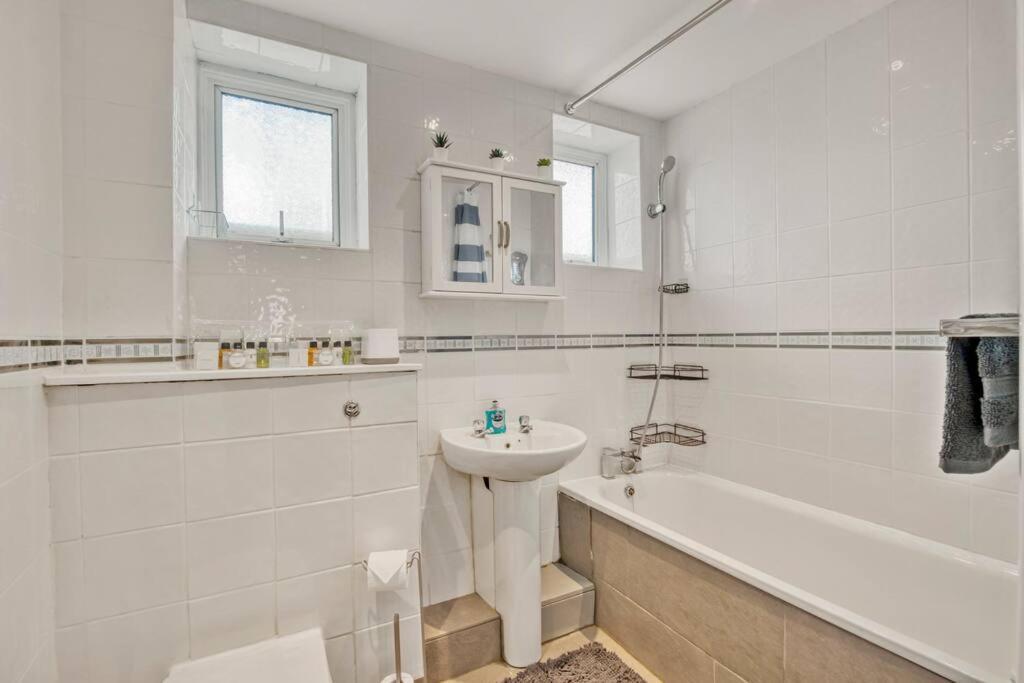 Lovely 3-Bed Clapham Common London Bagian luar foto